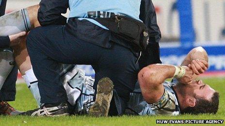 Jamie Roberts receives treatment before going off