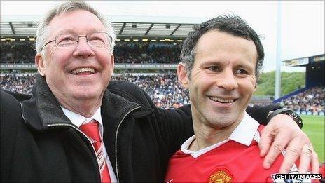 Sir Alex Ferguson (L), Ryan Giggs