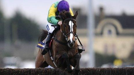 Kauto Star jumps the last to win the King George VI Chase