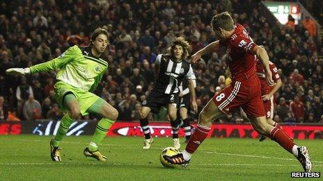 Steven Gerrard scores Liverpool's third goal