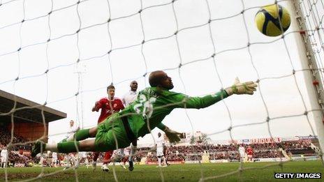 Ali_Al_Habsi is unable to save a header from Alan Connell