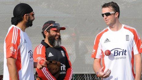 (l-r)Monty Panesar, Mushtaq Ahmed and Graeme Swann