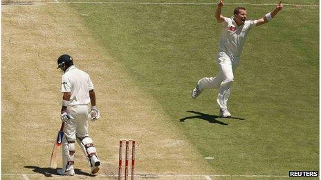 Australia's Peter Siddle removes India's Virat Kohli