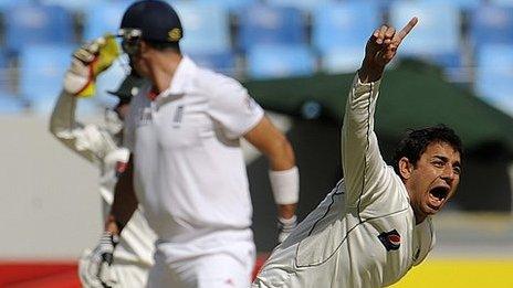 Saeed Ajmal takes Kevin Pietersen's wicket