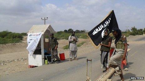 Al-Qaeda in the Arabian Peninsula militants man a checkpoint outside the Yemeni town of Zinjibar (16 January 2012)