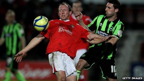 Andy Morrell battles for the ball with Matt Sparrow