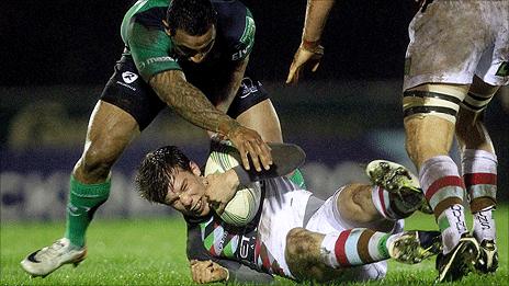 Sam Smith of Harlequins clings on to the ball as Connacht opponent Fetu'u Vainikolo challenges