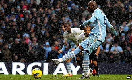 Mario Balotelli scores the winner for Manchester City against Tottenham in the Premier League