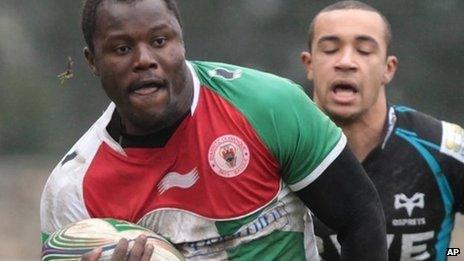 Biarritz wing Taku Ngwenya races away to score