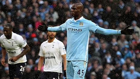 Mario Balotelli scores the winner for Manchester City against Tottenham in the Premier League