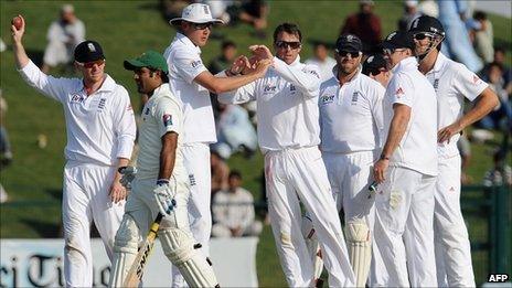 Graeme Swann celebrates