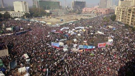 Protesters gather in Tahrir Square, Cairo (25 Jan 2012)