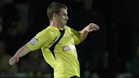 Sam Winnall in action for Burton Albion