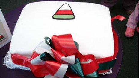 Cacen penblwydd yr Urdd