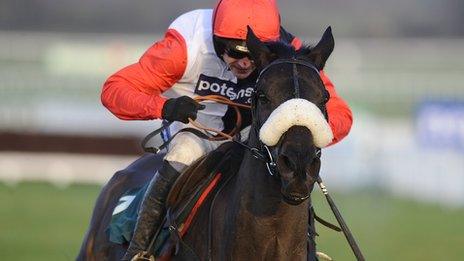 Big_Bucks wins Cleeve_Hurdle at Cheltenham