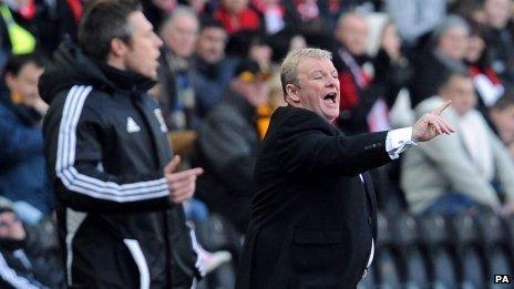 Hull boss Nick Barmby and Crawley manager Steve Evans