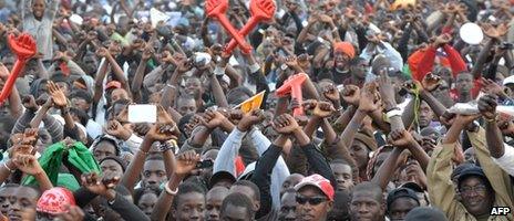 Senegalese opposed to the candidature of Abdoulaye Wade demonstrate on 27 January 2012 in Dakar