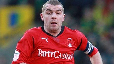 Barnsley sign Leyton Orient skipper Stephen Dawson