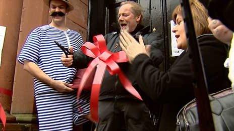 Peter Mullan cuts the ribbon to open the Govanhill baths