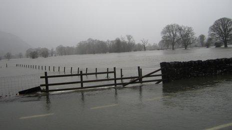 Llifogydd yn Nyffryn Conwy (llun Alison Barber)