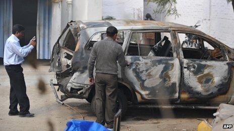 Police in Delhi investigate the Israeli diplomat's car - 14 February 2012