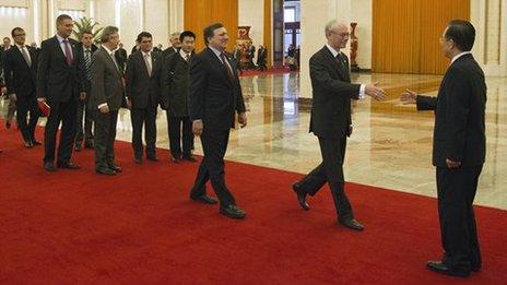 Hu Jintao (r) welcomes Herman Van Rompuy and EU delegates to the Great Hall of the People, 14 Feb