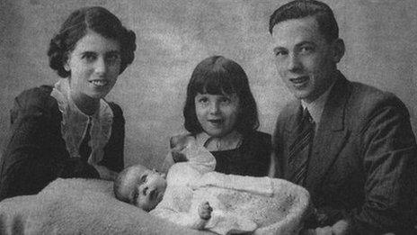 Carol Cooper (baby) with her mother Ida and her father William Smith and her older sister Olive