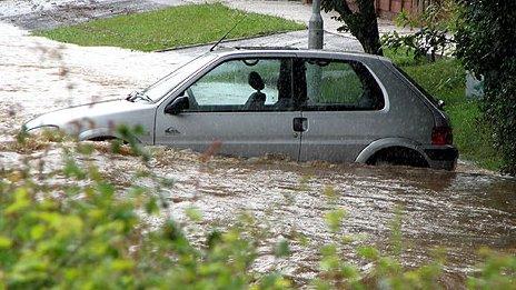 A car in flood water outside the Kennet School in Thatcham in 2007