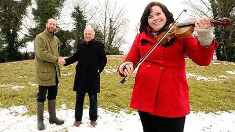 Bill Borrett (left), Matthew Martin of the NAT and fiddler Elin Griffiths