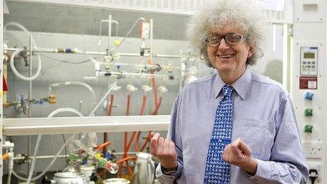 Professor Martyn Poliakoff working in a laboratory