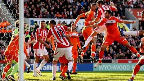 Matthew Upson yn agor y sgorio dros Stoke