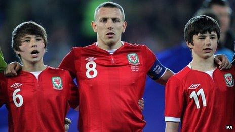 Craig Bellamy (centre) with Gary Speed's sons Ed and Tom during the International Friendly at Cardiff City Stadium, Cardiff