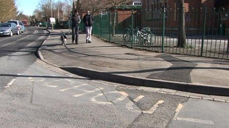 School sign outside Wolvercote Primary School