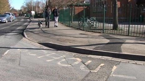 School sign outside Wolvercote Primary School