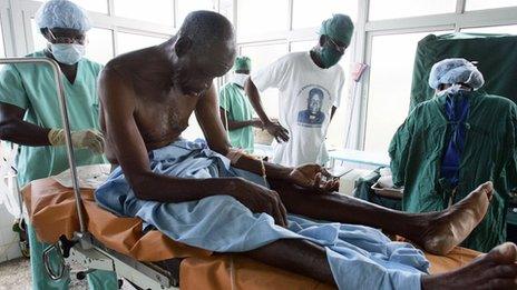 Nkwanta, GHANA: A Ghanaian doctor prepares a patient for an operation 02 June 2005 at the Wa hospital, northern Ghana