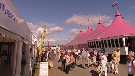 Maes yr Eisteddfod yn Wrecsam 2011