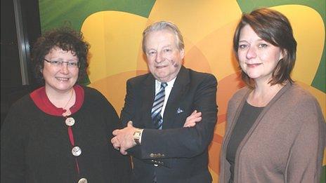 Elin Jones, Yr Arglwydd Dafydd Elis-Thomas a Leanne Wood yw'r tri ymgeisydd