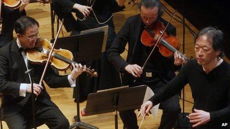 Chung Myung-Whun conducts final rehearsal before concert