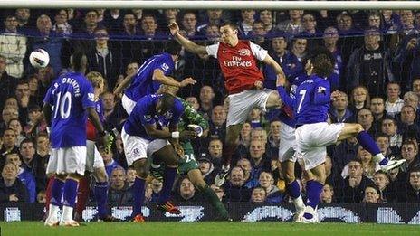 Thomas Vermaelen scores for Arsenal at Everton