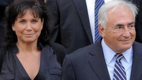 Dominique Strauss-Kahn with his wife Anne Sinclair outside court in New York (23 Aug 2011)