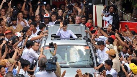 Aung San Suu Kyi arrives at NLD headquarters on 2 April 2012