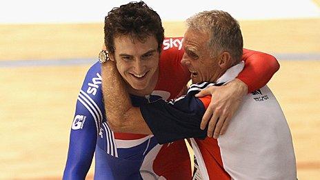 Geraint Thomas and Shane Sutton celebrate