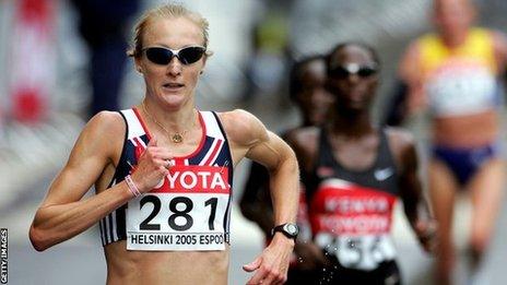 Paula Radcliffe on her way to marathon gold in the 2005 World Championships