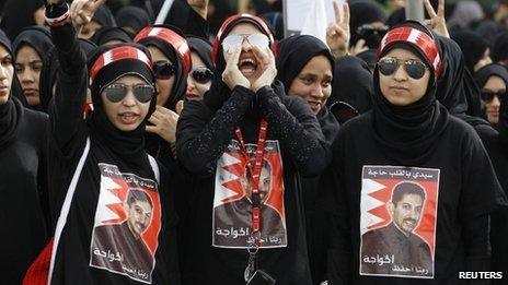 Women demand the release of Abdulhadi al-Khawaja at a protest in Bahrain (20 April 2012)