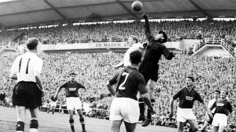 Lev Yashin punches the ball clear