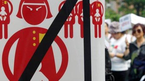 Anti 'birth tourism' poster in Hong Kong(file photo)