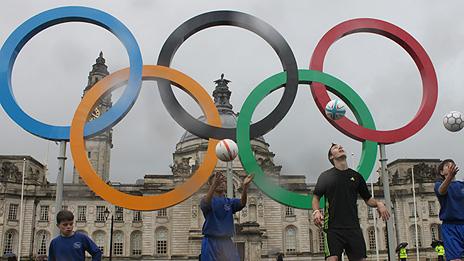 The Olympic rings outside Cardiff City Hall with footballers