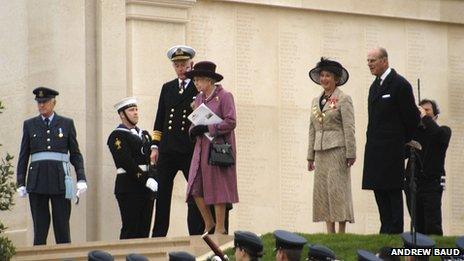 The Queen at the arboretum site in 2007