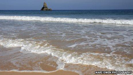 Church Rock, Broad Haven. Llun: Mari Owen Photography