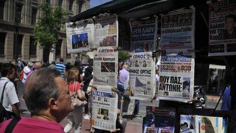 Man looks at newspaper front pages in Athens (07/05/12)